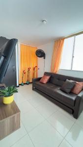 Μια τηλεόραση ή/και κέντρο ψυχαγωγίας στο Apartment in Montenegro with pool