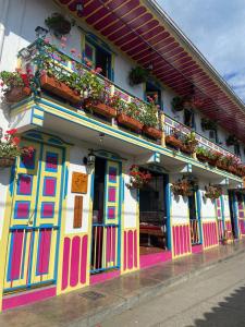 Το κτήριο όπου στεγάζεται  το διαμέρισμα +15 φωτογραφίες