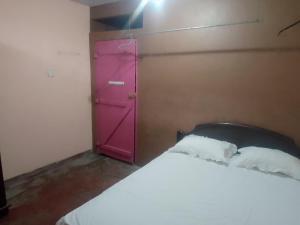 Ένα ή περισσότερα κρεβάτια σε δωμάτιο στο Sehandi Hotel - Arachchi Gedara