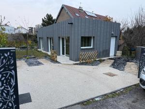 Budova, kde se aparthotel nachází