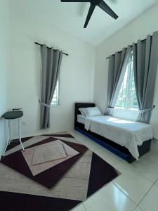 a bedroom with a bed and a ceiling fan at Habibie Homestay-Gunung Jerai in Guar Chempedak
