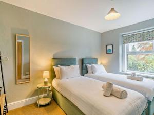 Una cama o camas en una habitación de 4 Bed in Bassenthwaite 95739