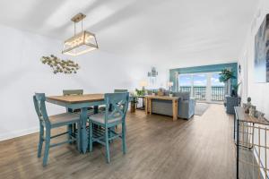 TV a/nebo společenská místnost v ubytování Boardwalk 205