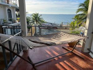 トルヒーヨにあるTrujillo sail clubの海を見渡すバルコニー(ハンモック付)