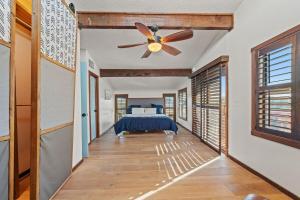 Ένα ή περισσότερα κρεβάτια σε δωμάτιο στο The Dogfish Dive Den!