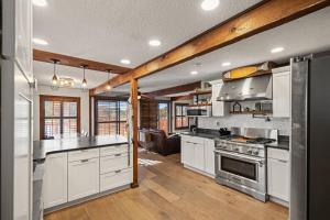 Η κουζίνα ή μικρή κουζίνα στο The Dogfish Dive Den!