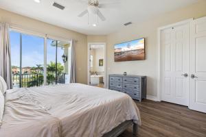 Postel nebo postele na pokoji v ubytování 110 Mediterranean Way + 37 fotografií