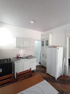 Kuchyň nebo kuchyňský kout v ubytování Casa Central Balneário Camboriú