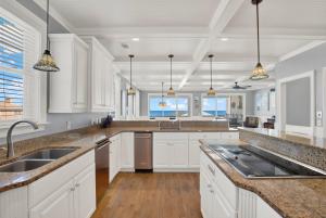 Η κουζίνα ή μικρή κουζίνα στο Queen Bee