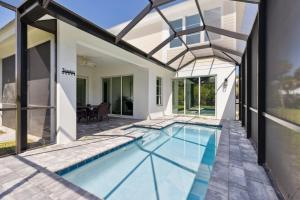 Bazén v ubytování 139 Ocean Estates Dr nebo v jeho okolí