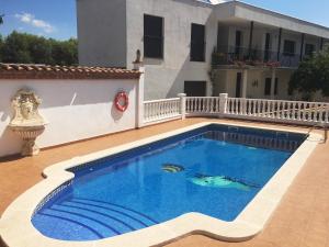 The swimming pool at or close to Hotel Bon Lloc