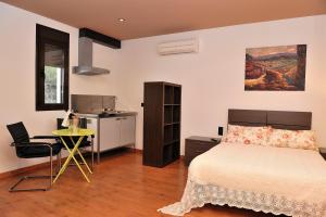 A bed or beds in a room at Hotel Bon Lloc