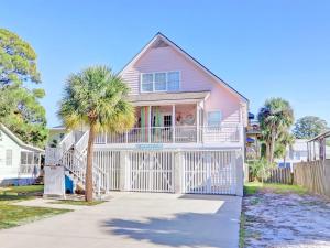 Το κτήριο όπου στεγάζεται  η παραθεριστική κατοικία