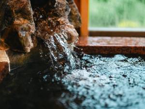 a close up of a water fountain in a room at Kurokawa Mori No Kiki in Minamioguni