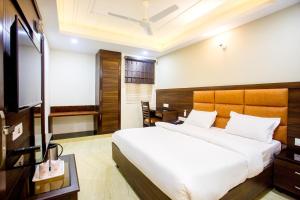 Postel nebo postele na pokoji v ubytování Hotel Tara Palace Redfort