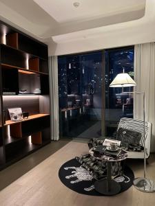 Χώρος καθιστικού στο Aryas hub Oversized luxury designer decoration 4 bedrooms near the Guanyin Bridge