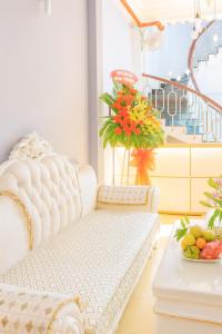 a living room with a white couch and a table at Du Thuyền Hotel Hồ Chí Minh in Ho Chi Minh City