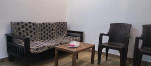 Χώρος καθιστικού στο DayNight Residency by Bodhi Hideouts