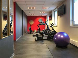 a room with a gym with a purple exercise ball at Ibis Saint-Genis-Pouilly Genève in Saint-Genis-Pouilly