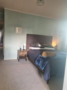 Postel nebo postele na pokoji v ubytování Hosts on the Coast Family Times