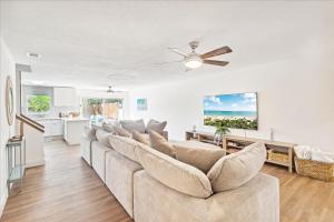 Posezení v ubytování 221 Cherie Down Ln