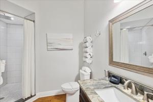 Ένα μπάνιο στο 51 N Orlando Ave +40 φωτογραφίες