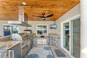 TV a/nebo společenská místnost v ubytování 12 Fairway Drive