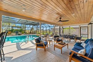 Bazén v ubytování 12 Fairway Drive nebo v jeho okolí