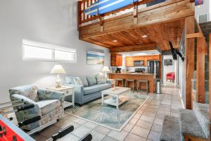 Posezení v ubytování 8156 Ridgewood Ave