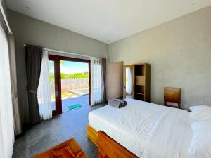 Una cama o camas en una habitación de Mutiara Homestay Uluwatu 23 fotos más