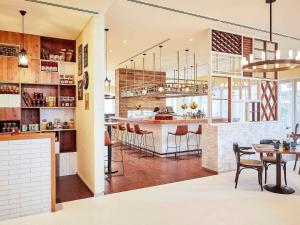 Köök või kööginurk majutusasutuses Pullman Dubai Jumeirah Lakes Towers