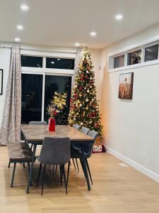 Fotografie z fotogalerie ubytování Luxury Home 2 mins drive to Saugeen Shores beach v destinaci Port Elgin