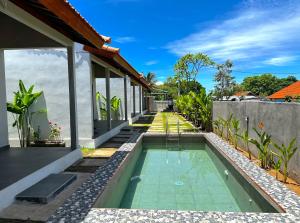 La pileta dentro o cerca de Mutiara Homestay Uluwatu