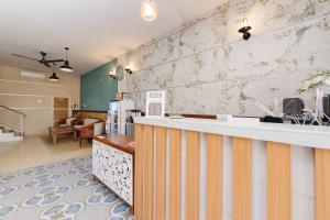 a lobby of a restaurant with a counter at Urbanview near Mall Botania 2 in Pulau Sembakau Besar
