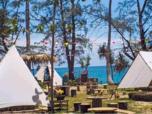 a group of tents on the beach near the water at Dansontayakohlibong in Ko Libong Island