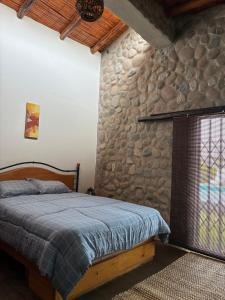 Ένα ή περισσότερα κρεβάτια σε δωμάτιο στο Ecological Rancho house con piscina cerca al Río & Billar