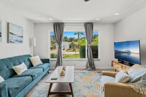 TV a/nebo společenská místnost v ubytování 105 Bay Dr N