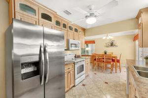 een keuken met een roestvrijstalen koelkast bij 253 Palm Ln in Cocoa Beach