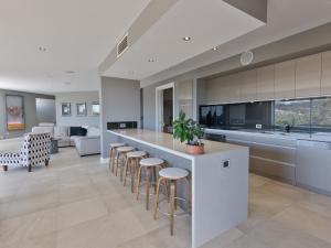 an open kitchen and living room with a bar and stools at Il Mare' in Albany