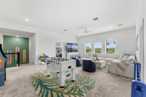 Μια τηλεόραση ή/και κέντρο ψυχαγωγίας στο 435 Strand Dr