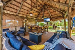 Un lugar para sentarse en 115 Chipola Rd