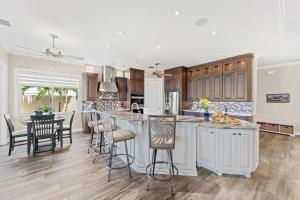 Kuchyň nebo kuchyňský kout v ubytování 9 Willow Green Dr