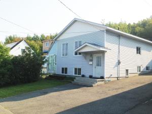 a white house with a porch and a driveway at Spacious & Practical 4 Bed Home in Sudbury