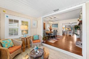 Χώρος καθιστικού στο 1280 S Atlantic Ave