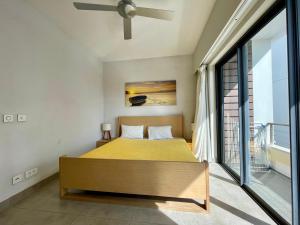 En eller flere senge i et værelse på 2-bedrooms choisy les bain + 8 billeder