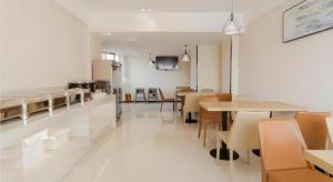 Posezení v ubytování City Comfort Inn Foshan Shishan Square