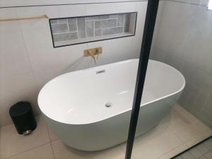 Ένα μπάνιο στο Going Places Bed and Breakfast Queenstown