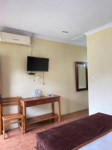 Μια τηλεόραση ή/και κέντρο ψυχαγωγίας στο Opak Village Bed & Breakfast