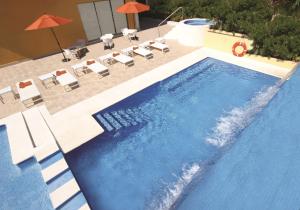 Bazén v ubytování Wyndham Garden Cancun Downtown nebo v jeho okolí