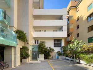 Το κτήριο όπου στεγάζεται  το διαμέρισμα